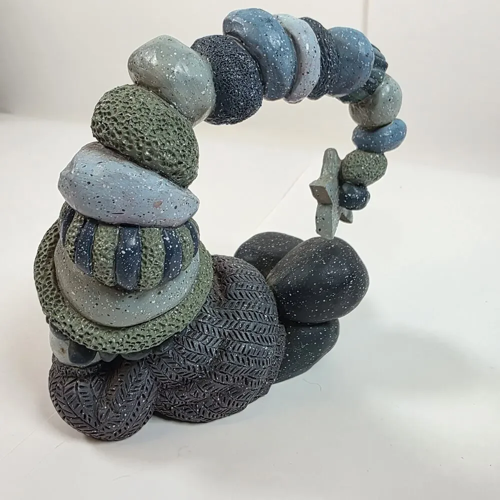 Winter Decor Resin figurine pebble Star hat snow indoor 2001 Santas workshop
